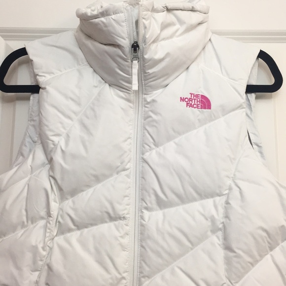 The North Face 550 White & Pink Puffer Vest - Picture 2 of 10